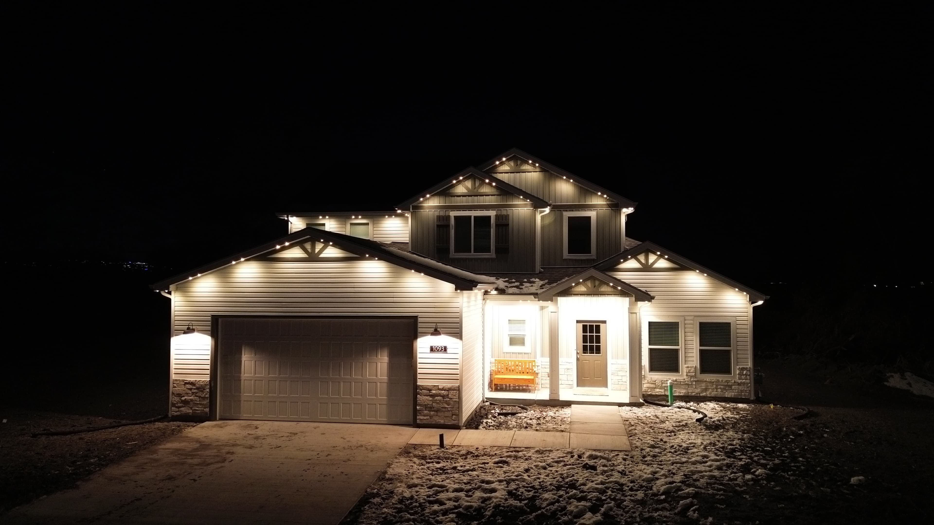 Soffit lighting creating a warm downwash on a home (TruLight network install)